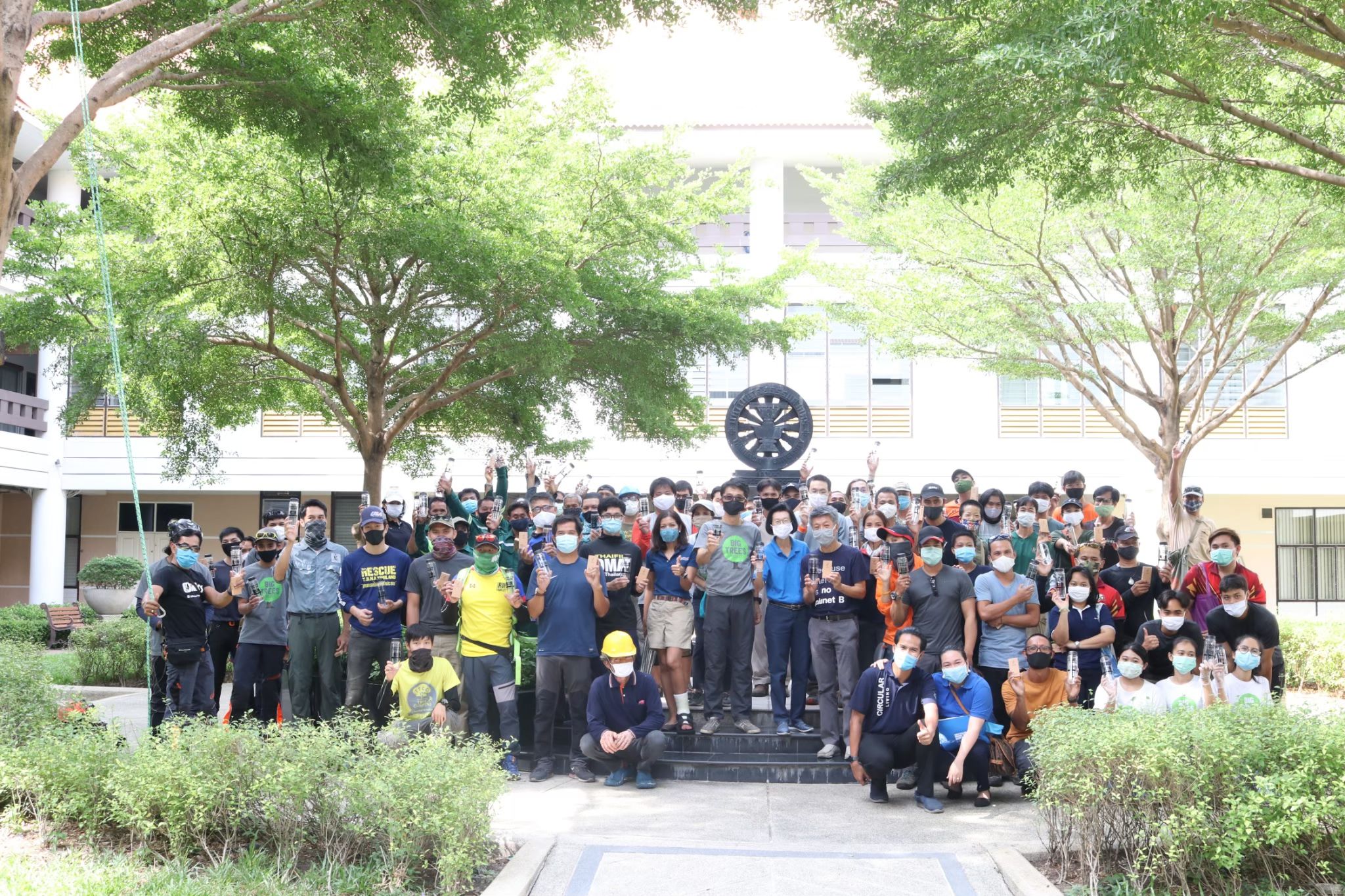 "ธรรมศาสตร์เมืองต้นไม้ใหญ่"